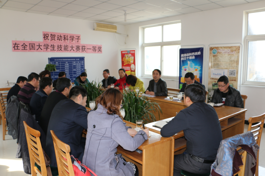 座谈会现场.png