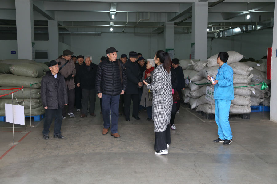 参观中药原料库